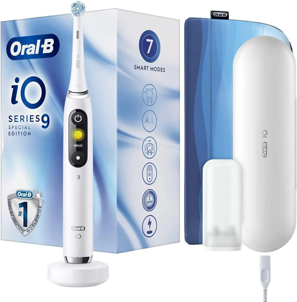 Oral-B iO9 Elektrische tandenborstel met oplaadbare handgreep, bruine magnetische technologie, 1 vervanging, kleurendisplay, oplader, magnetische hoes en reisetui, wit