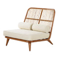 Moderne design fauteuil met rieten rugleuning en kussen in neutrale kleur