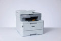 Brother MFC-L8390CDW Professioneel en compact 4-in-1 kleuren LED multifunctioneel apparaat (printer, scanner, kopieerapparaat, fax, 30 pagina's/min.) wit/grijs