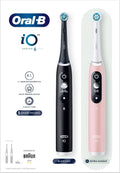 Oral-B iO6 2x elektrische tandenborstels voor volwassenen, 2 handgrepen, 2 tandenborstelkoppen, 5 modi met tanden bleken, Britse 2-polige stekker, zwarte lava en roze zand, (verpakking kan variëren)